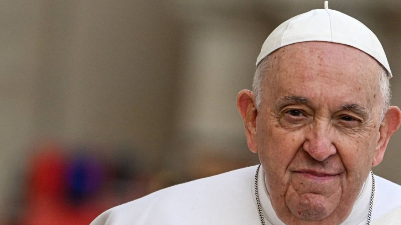 Papa Francisco Manda Mensaje Desde El Hospital; “Gracias por las oraciones que la recibido de Todo el Mundo”