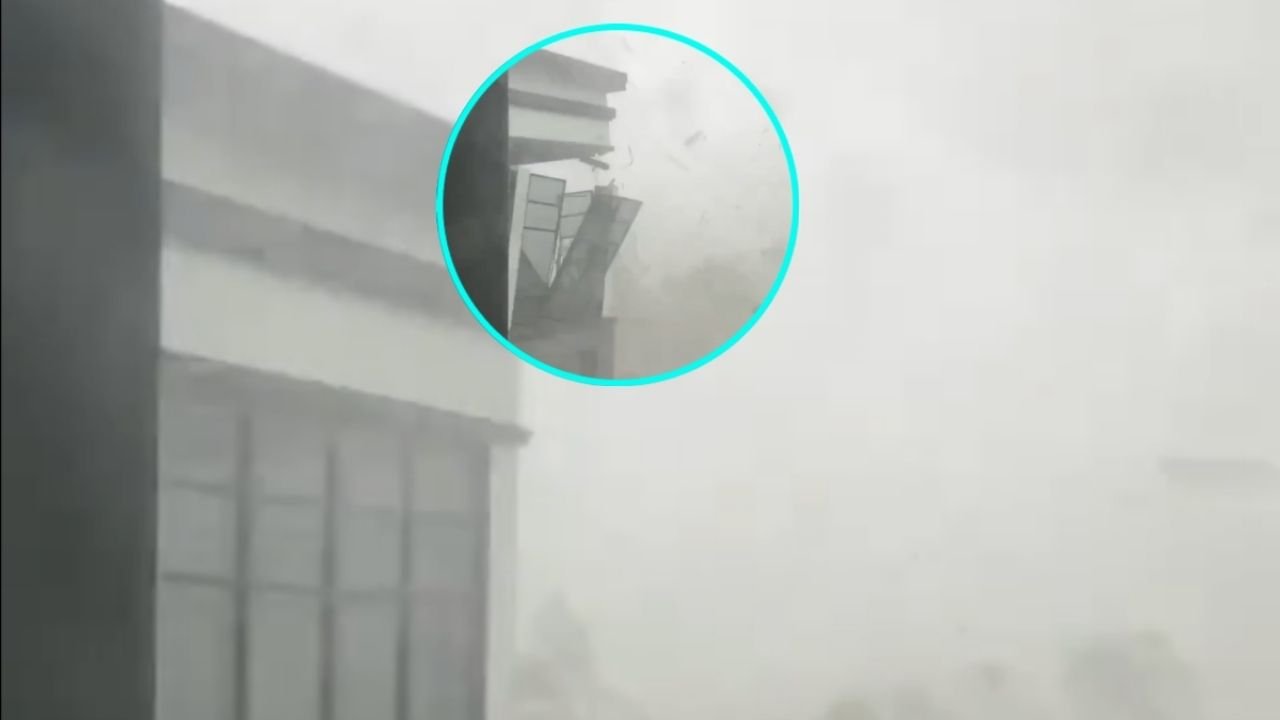 Sistema de Tornados Arranca el Útimo Piso de un edificio en St. Louis, Estados Unidos | VIDEO