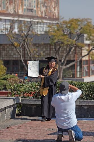 SE Titulan Más Mujeres que varones en la Unam