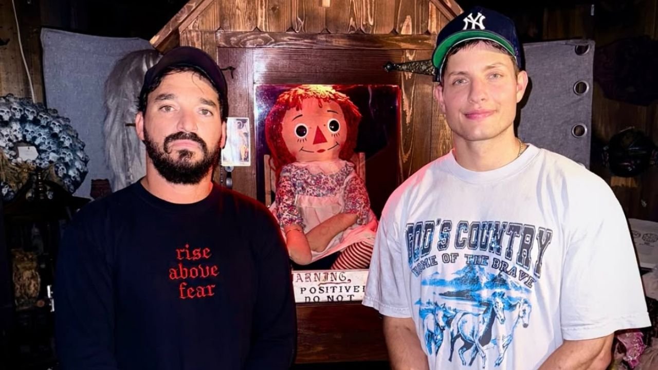 Comediante SE Convierte en el Nuevo Tutor de la Muñeca “Annabelle” Tras la Trógica Muerte de Su Cuidador anterior