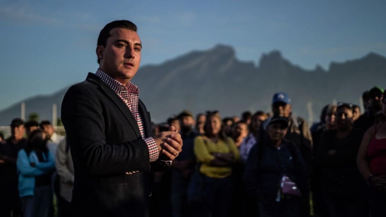 Anuncia Manuel Guerra Cavazos la Construcció del Primer Starbucks Con Doble Drive-en García