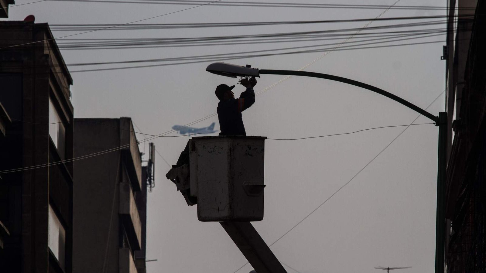 ¿Qué es la luz intrusa? Así afecta iluminación mal dirigida en la cdmx