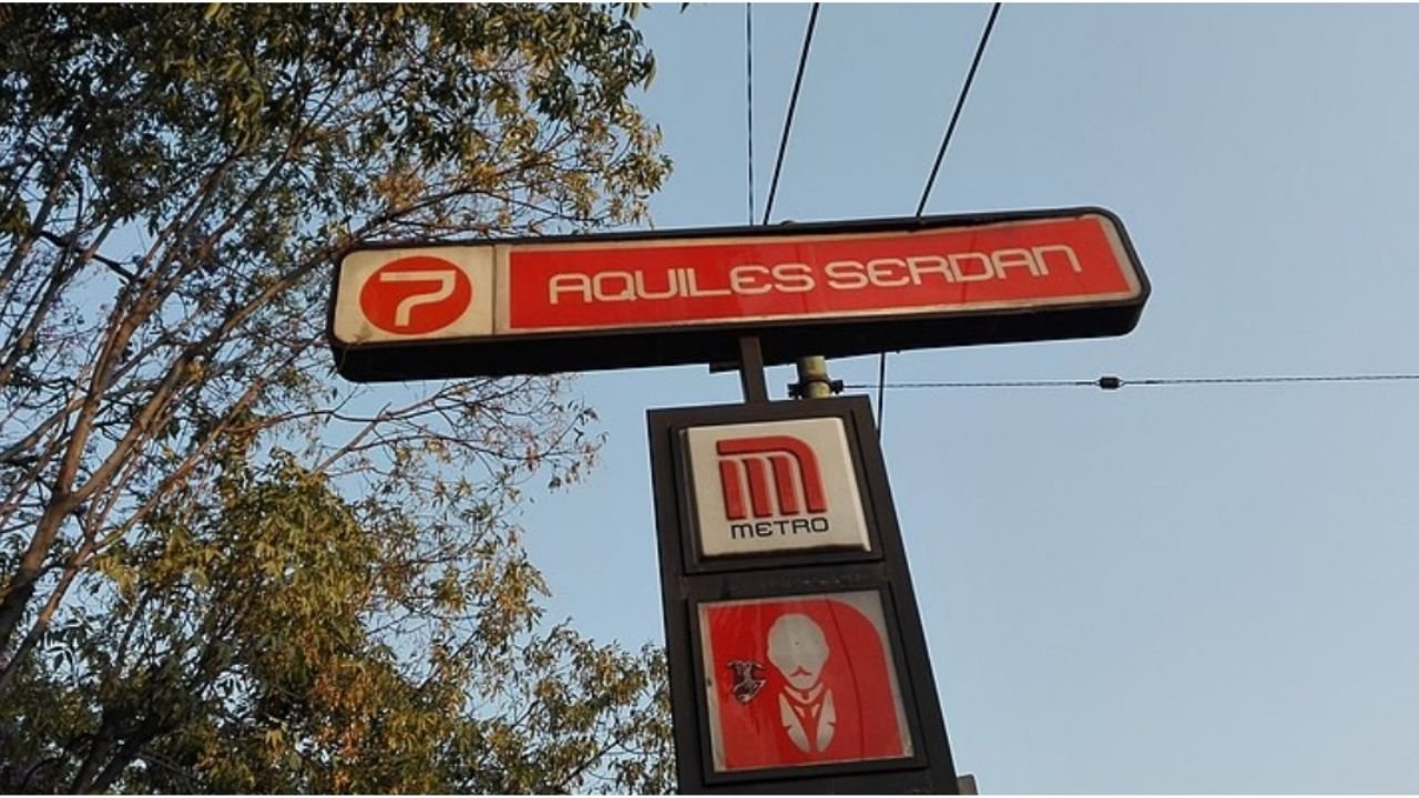 MUJER MUERE TRAS IMPACTO EN LA CABEZA POR UN TREN EN LA ESTACIÓN DE METRO AQUILES SERDÁN LÍNEA 7