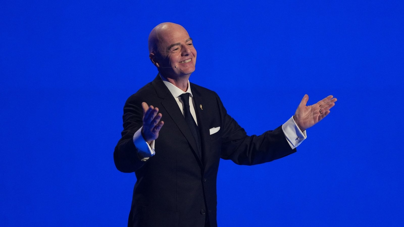 Ronaldo, Totti, Stoichkov y Lalas Junto a Infantino en Presentación del Calendario de Partidos