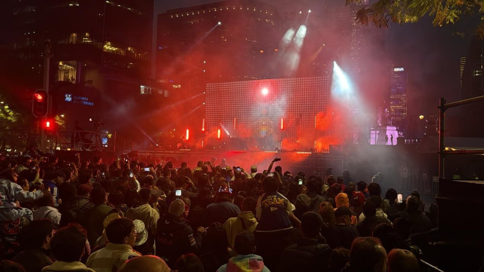 FOTOS y VIDEOS: Así Es la Fiesta Electrónica Más Grande del Mundo en CDMX para Recibir al 2026