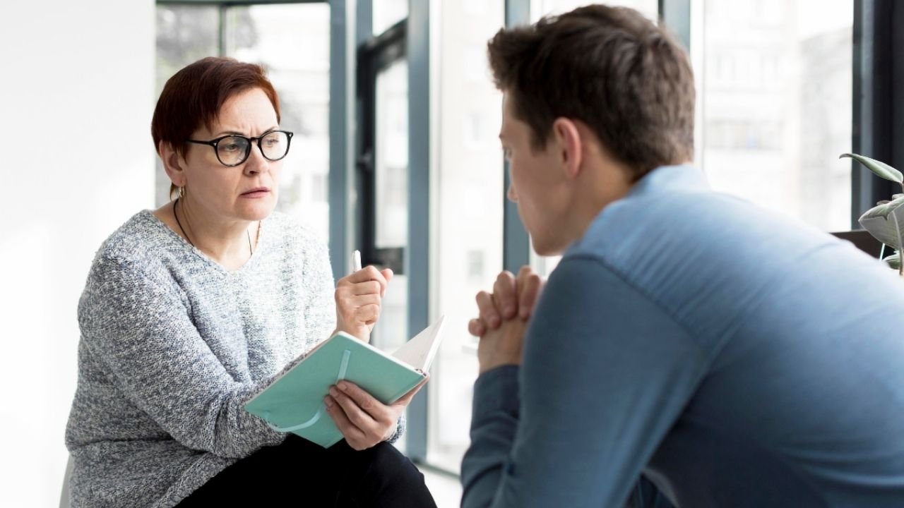 Salud mental: Dr. Simi ofrece atención psicológica gratis