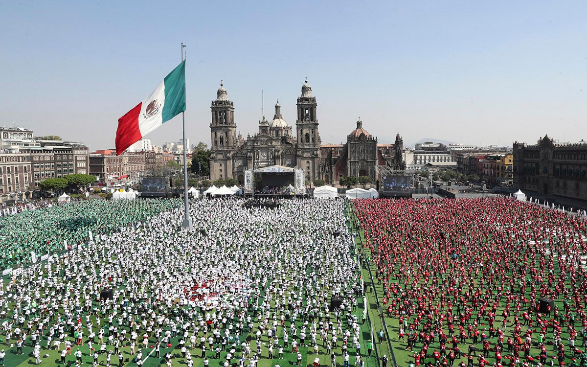 Aristegui en Vivo: Aliados respaldan ‘Plan B’ de Sheinbaum; presidenta responde a Trump; megaclase de fútbol en el Zócalo (16/03/2026)