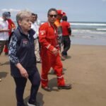 Alicia Bárcena supervisa limpieza tras derrame de petróleo en Veracruz