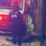 VIDEO: Riña vecinal en la Morelos termina en tragedia, hombre muere tras enfrentamiento con policía