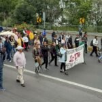 Marchan maestros de pueblos indígenas en exigencia de seguridad; denuncian amenazas, desplazamientos y desapariciones