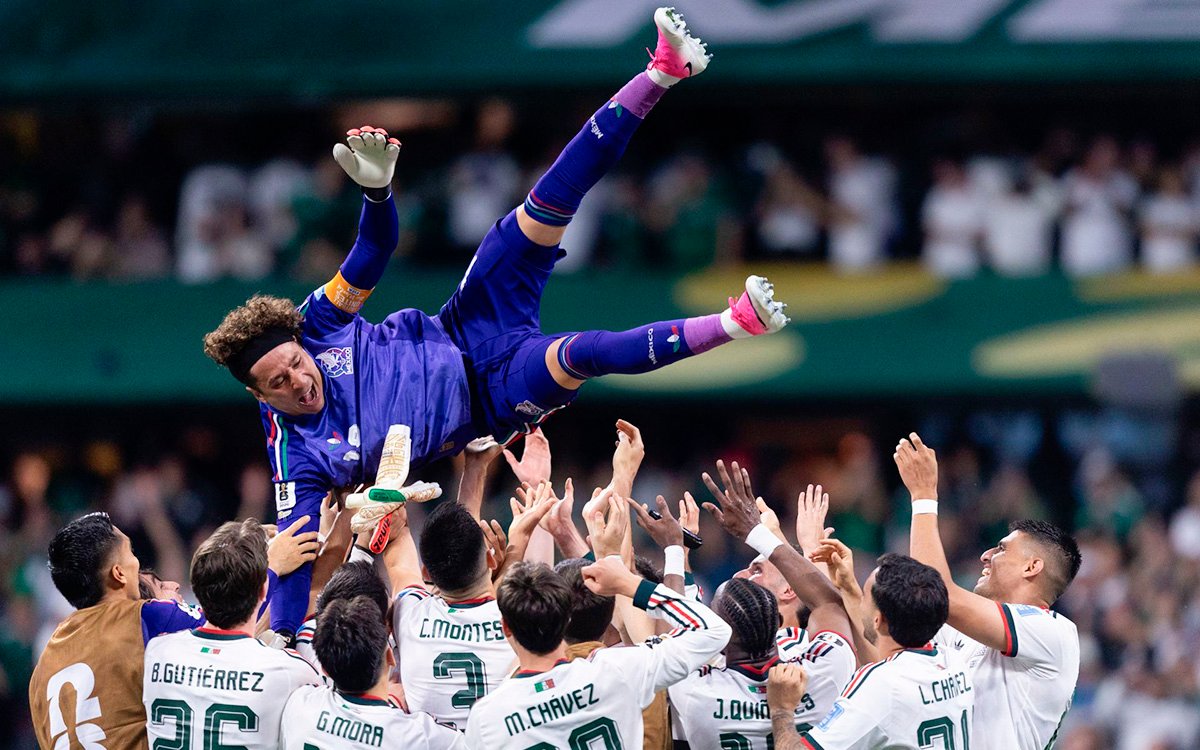‘Me voy con la cabeza en alto’: Guillermo Ochoa al despedirse en el Estadio Ciudad de México | galería de fotos