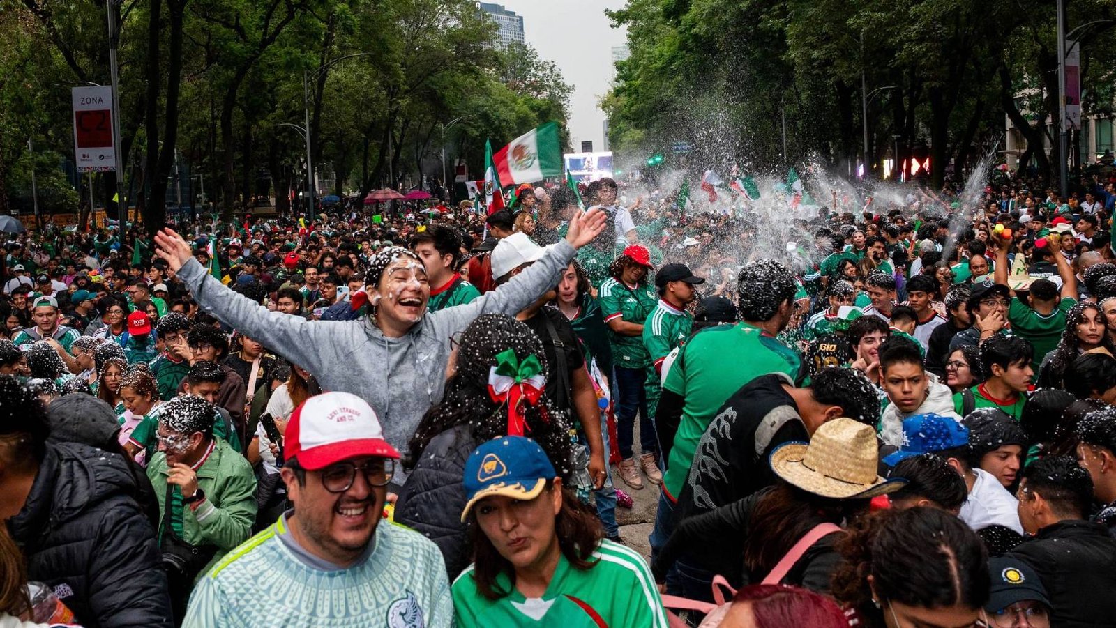 No solo la derrota duele: Festejos del México vs. Inglaterra en CDMX lesionan a chilangos con fracturas